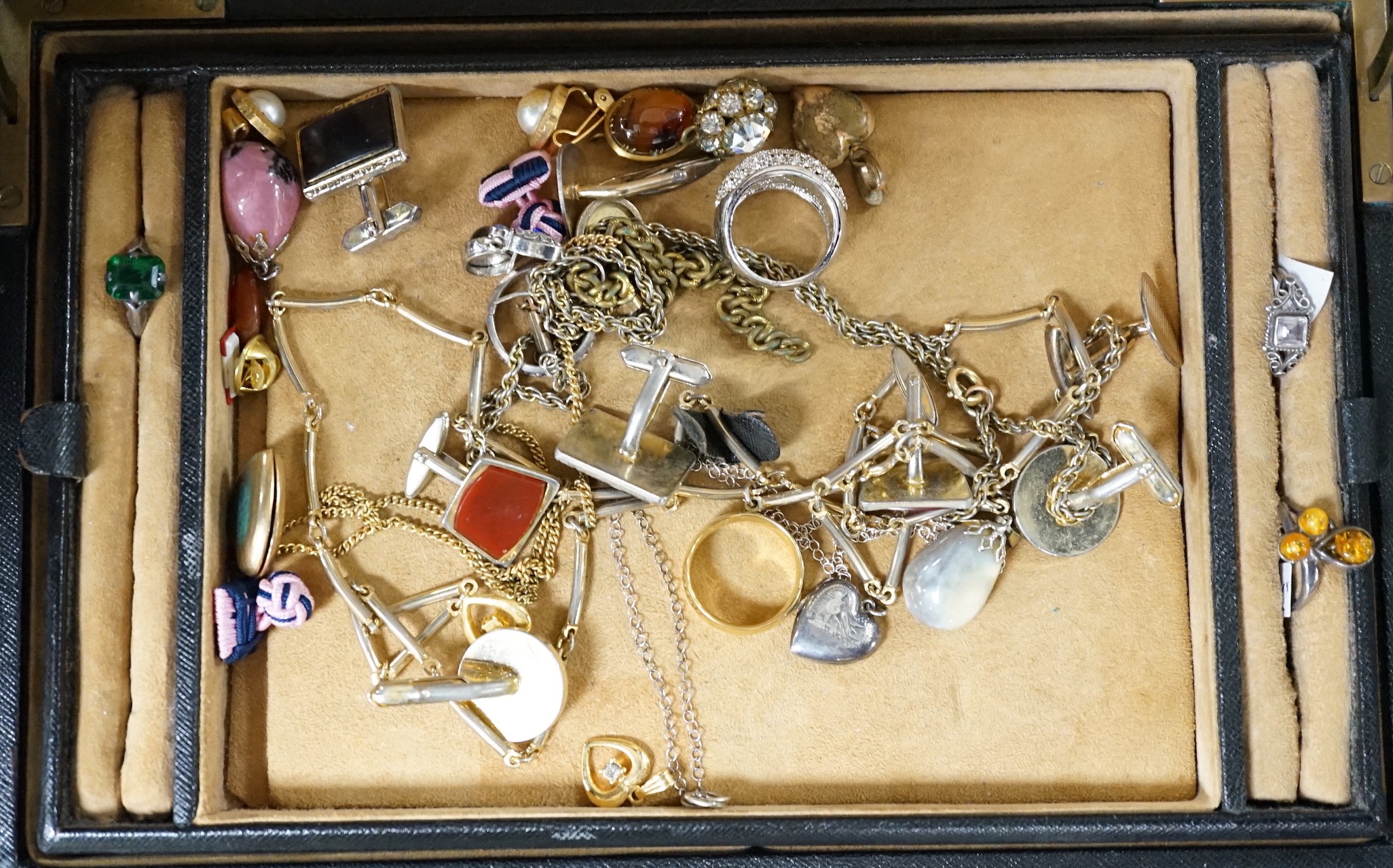 A small group of sundry costume jewellery and assorted minor coinage.